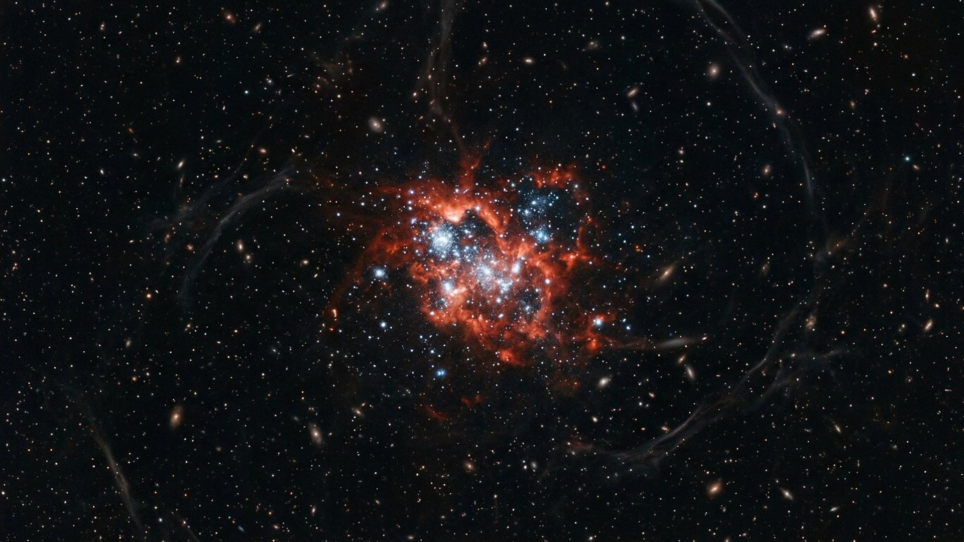 Galaxie primitive irrégulière aux jeunes étoiles bleutées.